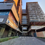 edificio con locales